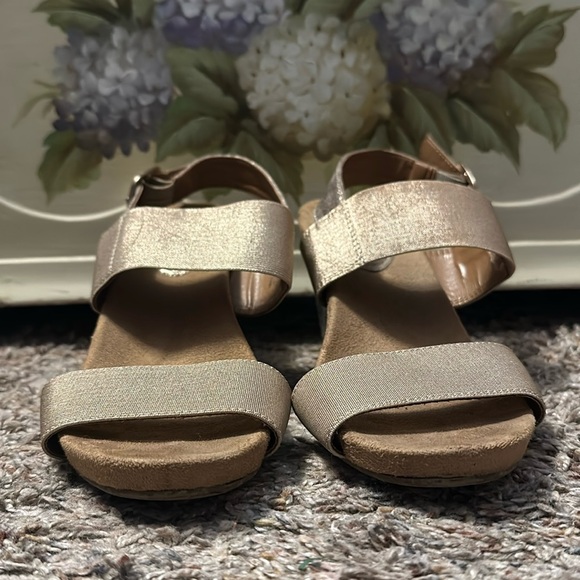 Style & Co. Gold Wedge Evening Sandals, Size US 6.5 - Picture 2 of 8